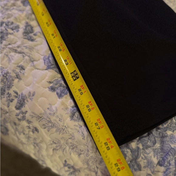 Chic Black Jumpsuit with White Accents - Picture 7 of 7